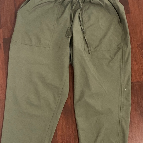 Old Navy  Medium Size Green Active Wear Jogger Pants - Picture 1 of 8